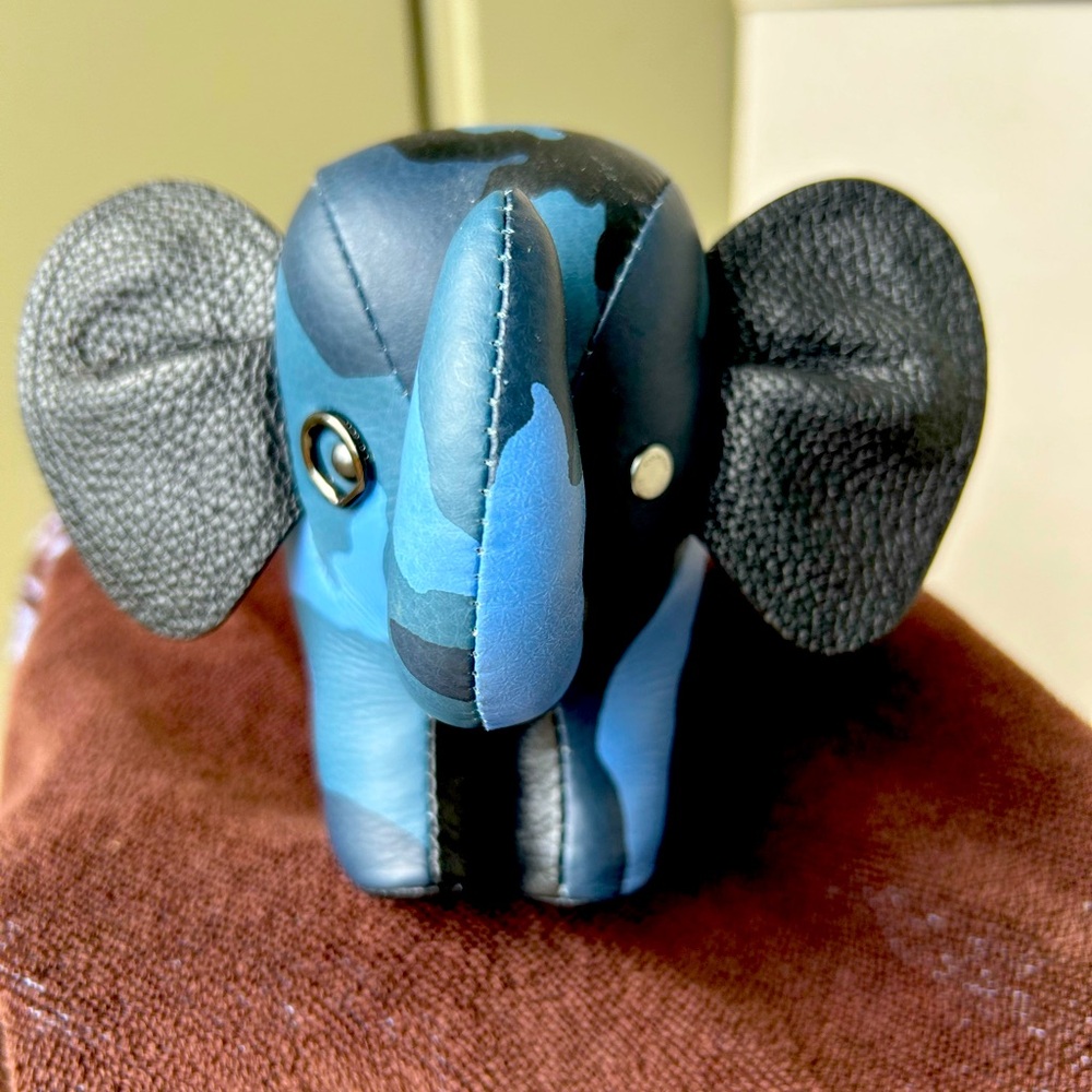 🐘 RARE COACH Elephant paperweight